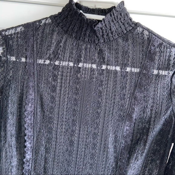 ✨BNWT✨ Dynamite Lace Mock Neck Blouse - Picture 2 of 2